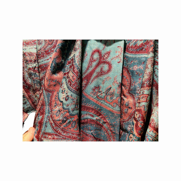 Mira Paisley Robe in Cashmere & Silk, reversible - detail
