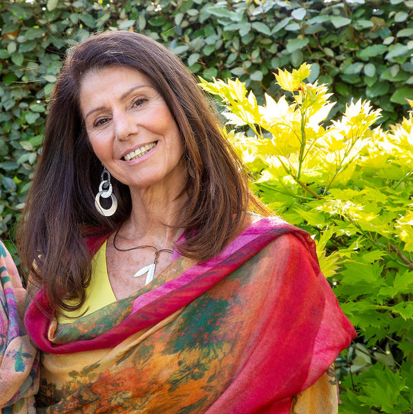 Pure vicuna scarf Spanish Garden modelled by Stavia